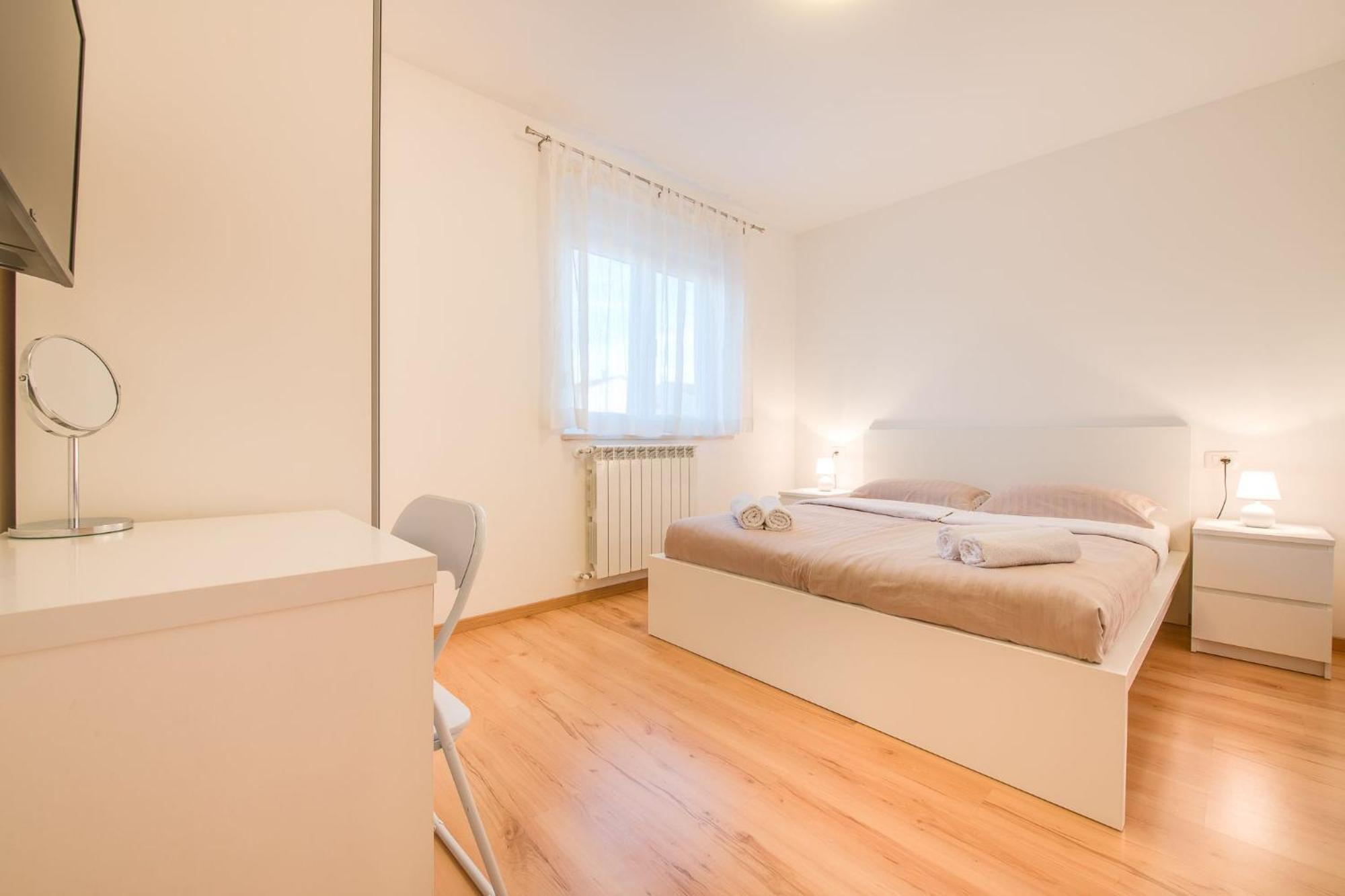 Appartement Geraeumige Mit Zwei Schlafzimmern In Pula