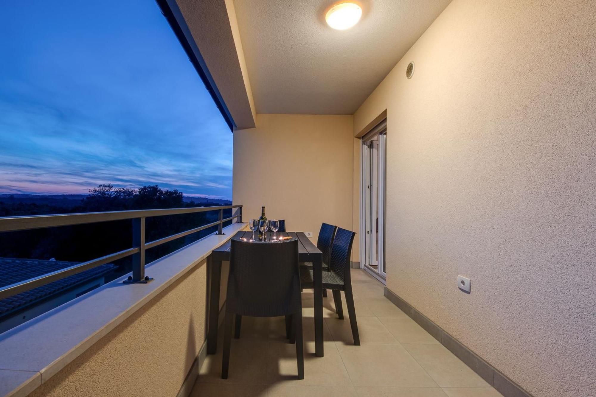 Appartement Geraeumige Mit Zwei Schlafzimmern In *